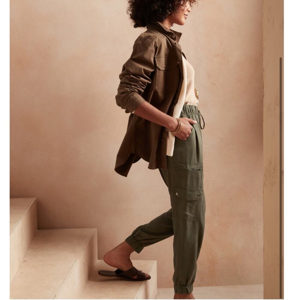 Banana Republic Tencel Cargo Jogger‎ Pants NWT in Steel Green